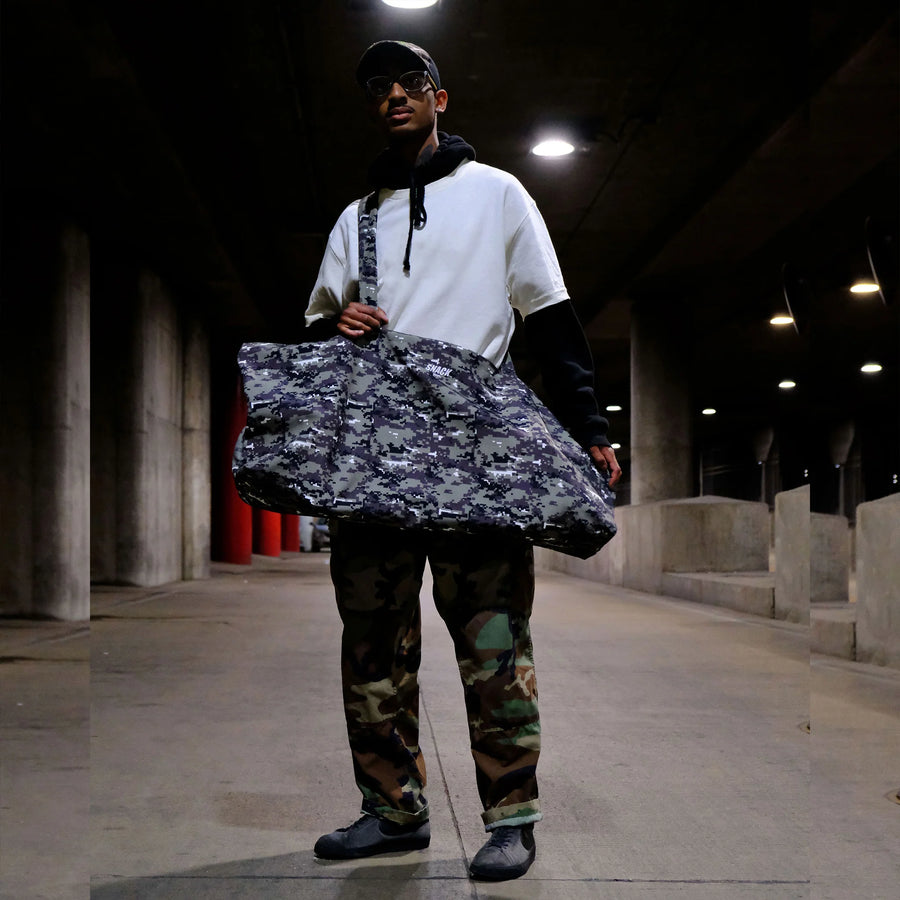 Snack XXXL Skateboard Tote Bag (Digi Camo)